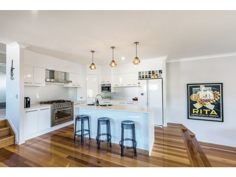 157 Macrossan Ave, Norman Park QLD 4170