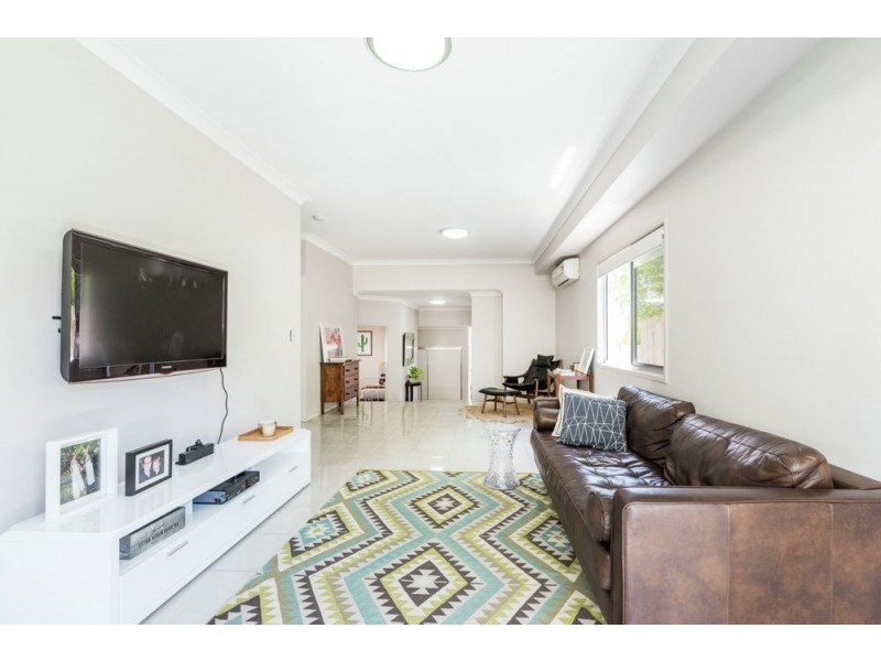 157 Macrossan Ave, Norman Park QLD 4170