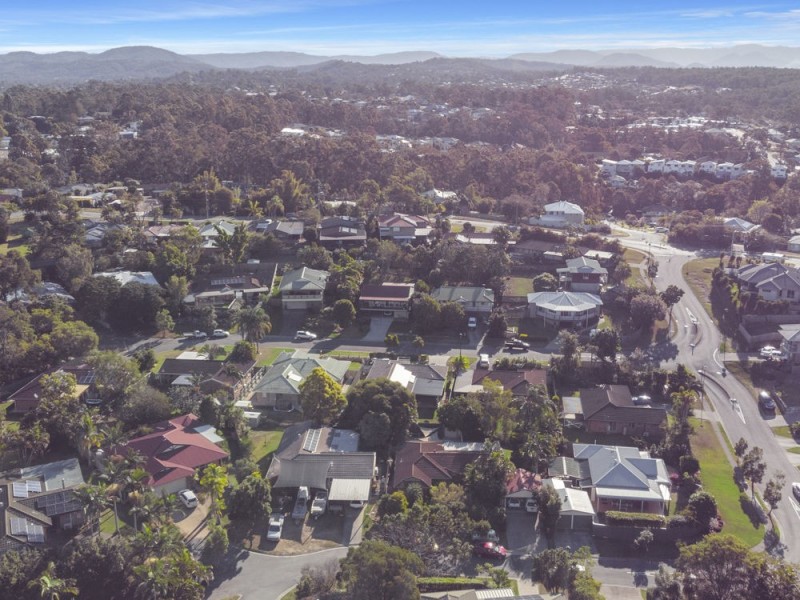 4 Woodvale Court, Everton Hills QLD 4053