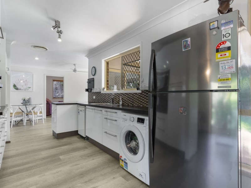 4 Woodvale Court, Everton Hills QLD 4053