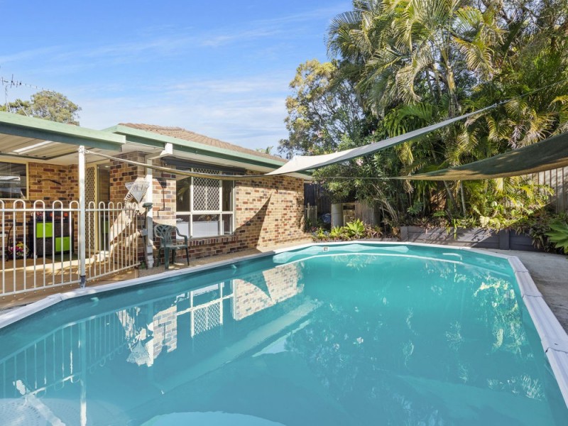 4 Woodvale Court, Everton Hills QLD 4053