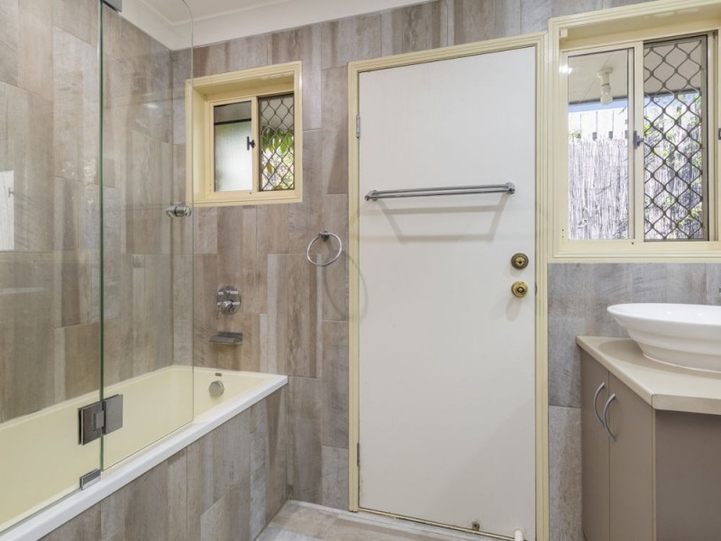 4 Woodvale Court, Everton Hills QLD 4053