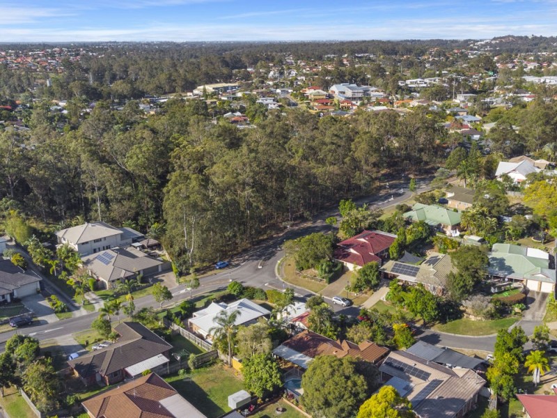 4 Woodvale Court, Everton Hills QLD 4053