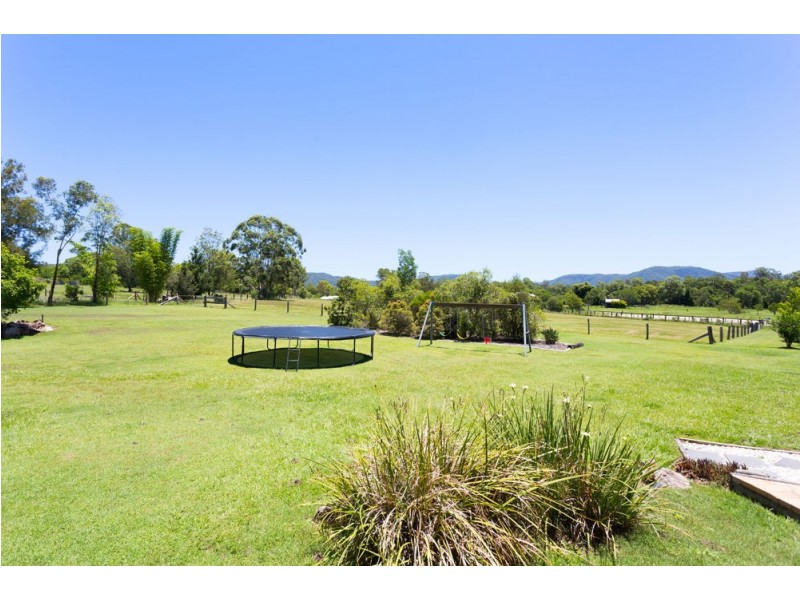 7 Les Douglas Court, Camp Mountain QLD 4520