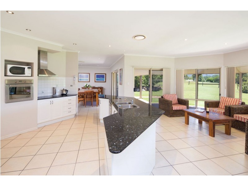 7 Les Douglas Court, Camp Mountain QLD 4520