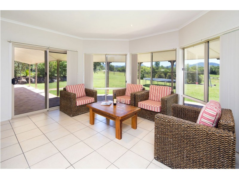 7 Les Douglas Court, Camp Mountain QLD 4520