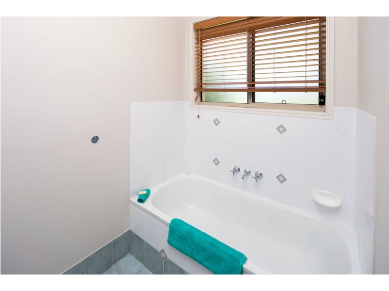 7 Les Douglas Court, Camp Mountain QLD 4520