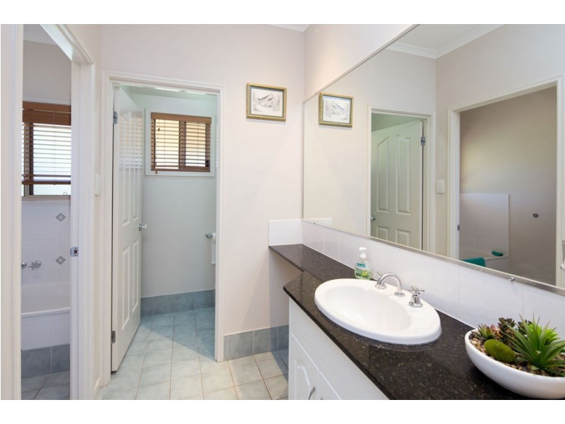 7 Les Douglas Court, Camp Mountain QLD 4520