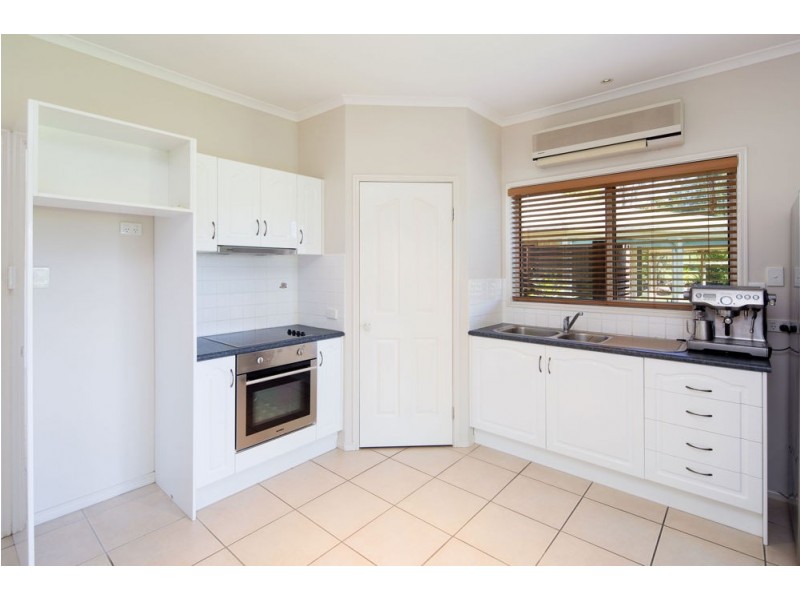 7 Les Douglas Court, Camp Mountain QLD 4520