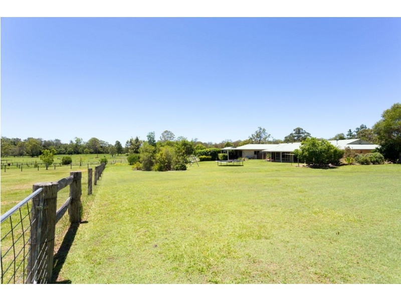 7 Les Douglas Court, Camp Mountain QLD 4520