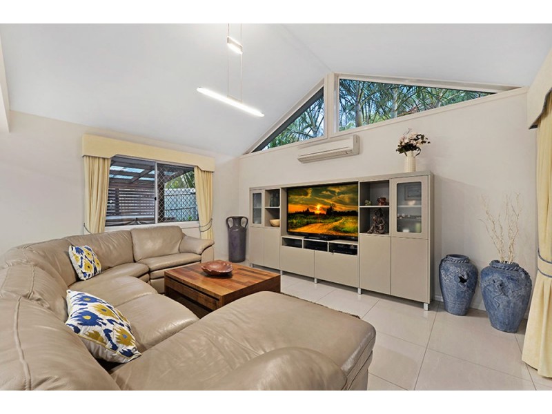 42 Oakmont Crescent, Albany Creek QLD 4035