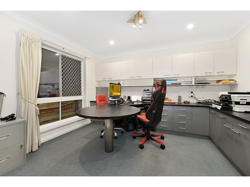 42 Oakmont Crescent, Albany Creek QLD 4035