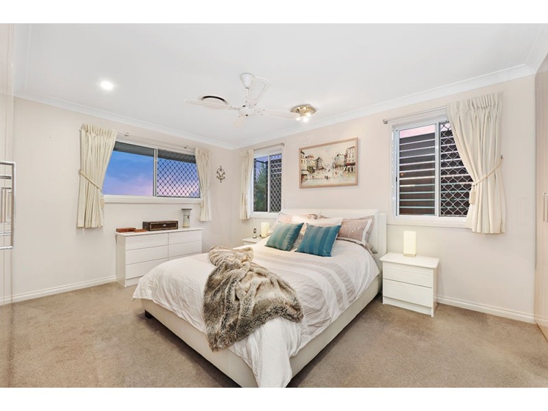 42 Oakmont Crescent, Albany Creek QLD 4035