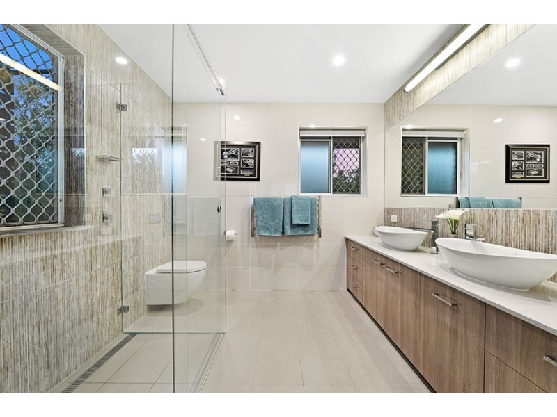 42 Oakmont Crescent, Albany Creek QLD 4035