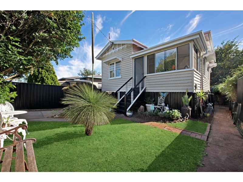 1 Kelfield Street, North Toowoomba QLD 4350