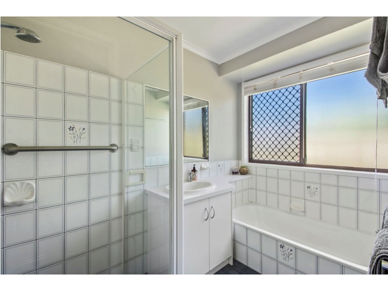 76 Valley View Dive, Meringandan West QLD 4352