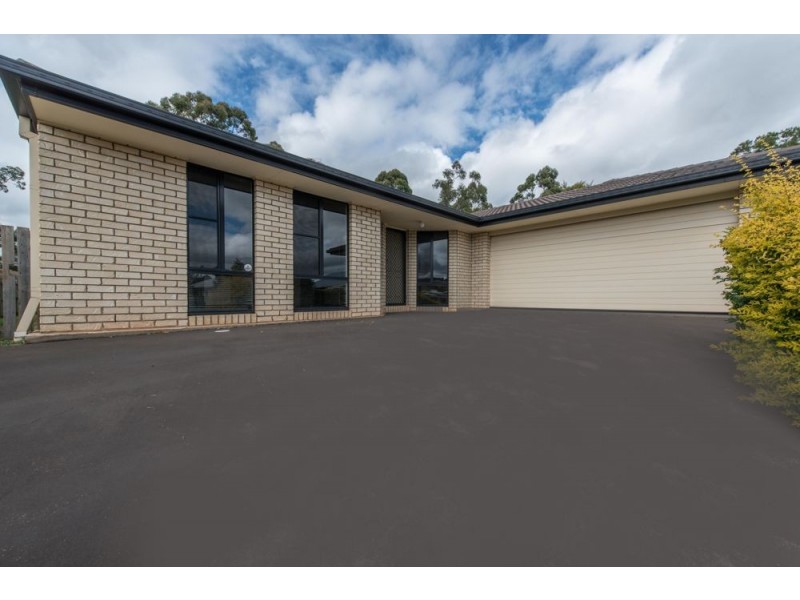 24 Willowburn Drive, Rockville QLD 4350