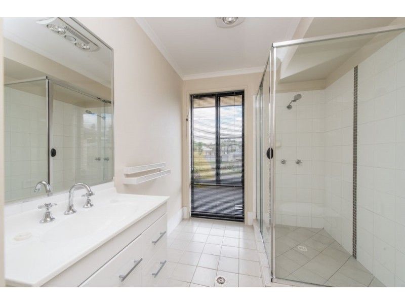 24 Willowburn Drive, Rockville QLD 4350