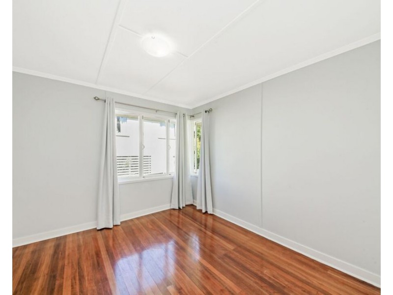 18 Chuter Street, Stafford Heights QLD 4053