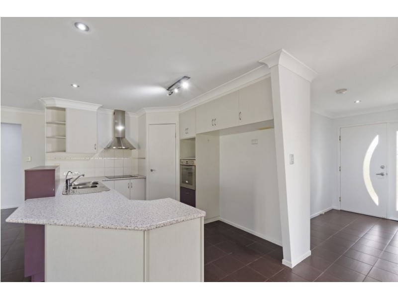 9 Yellowlea Court, Oakey QLD 4401