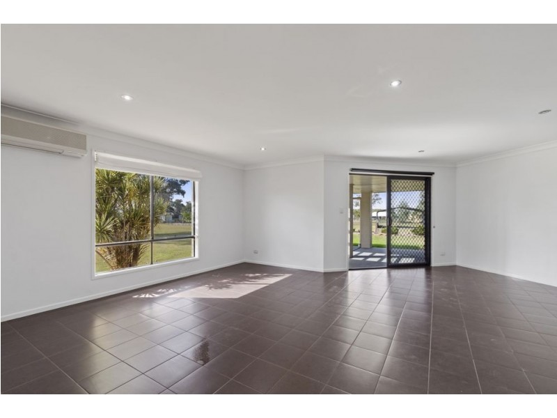 9 Yellowlea Court, Oakey QLD 4401