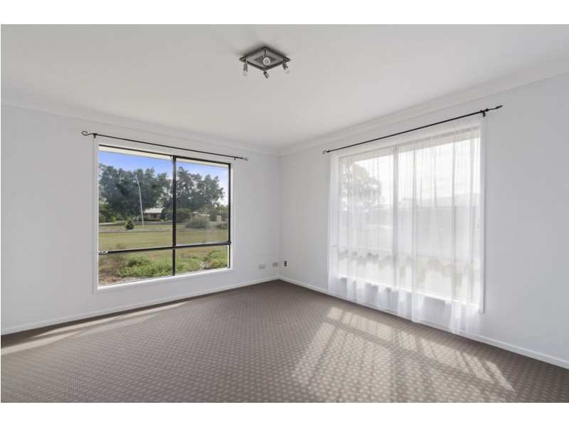 9 Yellowlea Court, Oakey QLD 4401
