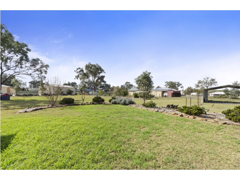 9 Yellowlea Court, Oakey QLD 4401