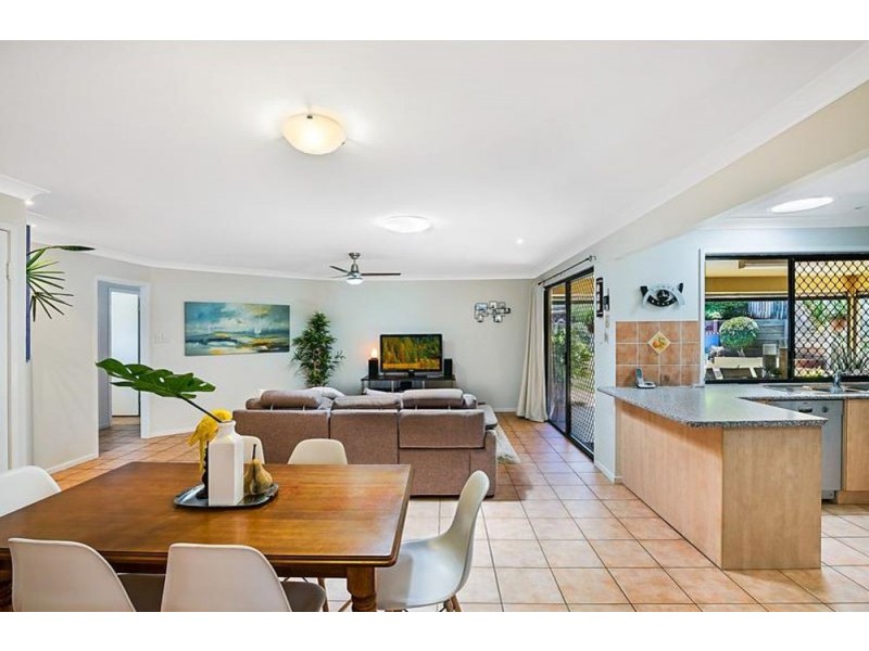 25 Catalina Drive, Wilsonton QLD 4350