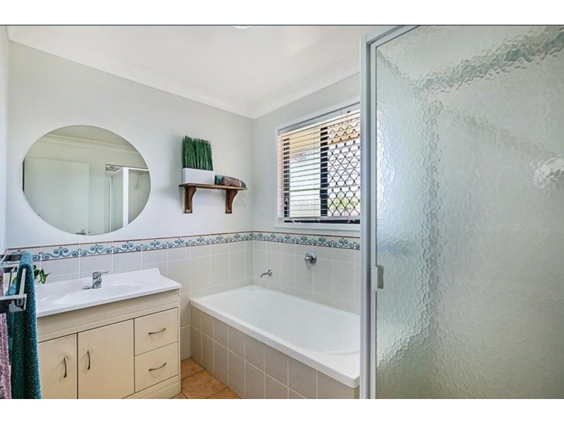 25 Catalina Drive, Wilsonton QLD 4350