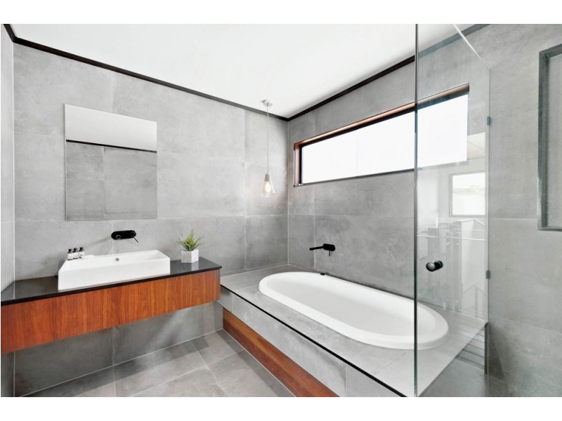 32 Rawson Street, Wooloowin QLD 4030