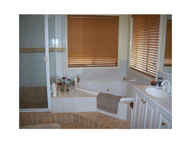 37 Hawkes Avenue, Arana Hills QLD 4054