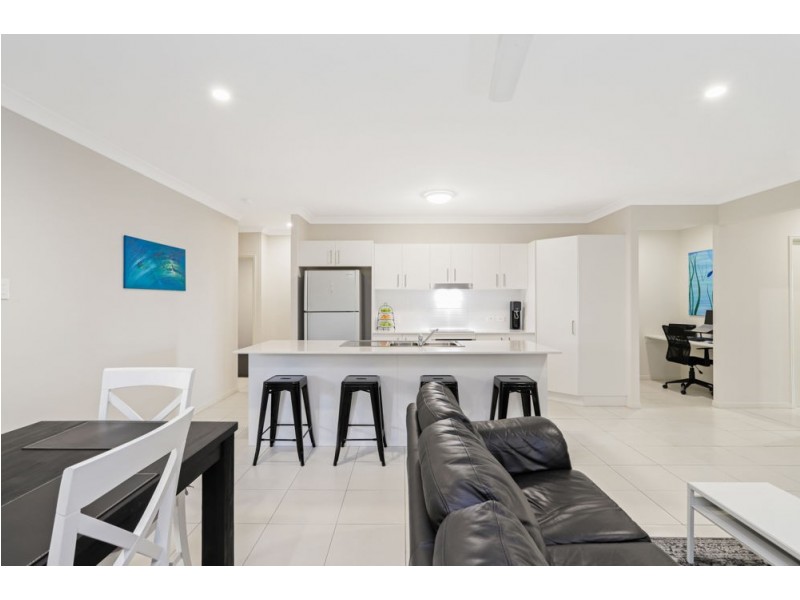22 April Crescent, Bridgeman Downs QLD 4035