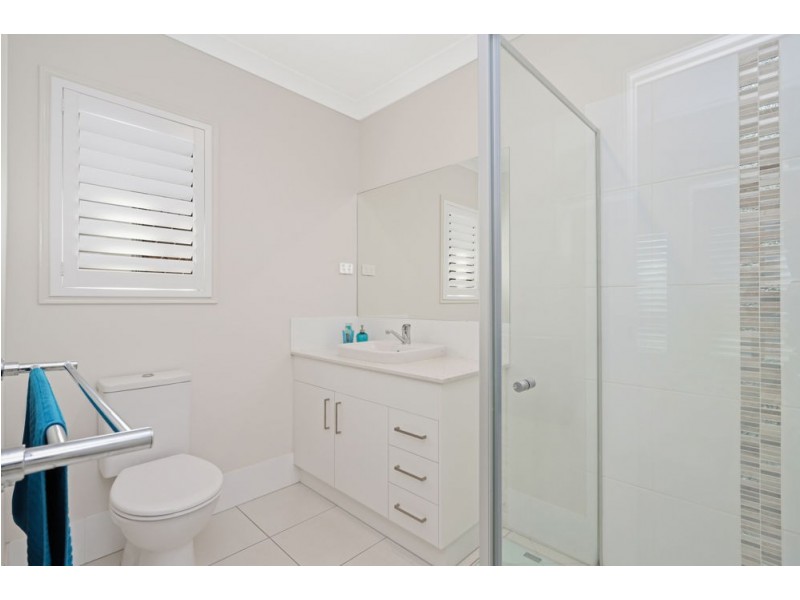 22 April Crescent, Bridgeman Downs QLD 4035