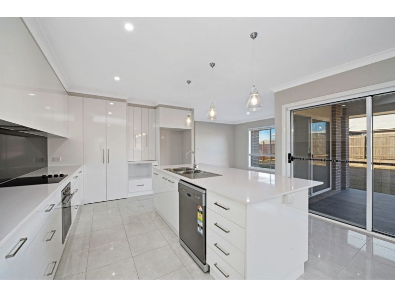 13 Gillmeister Street, Highfields QLD 4352