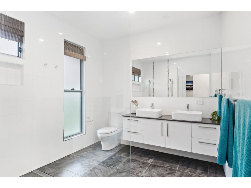 180 Welches Road, Wongawallan QLD 4210