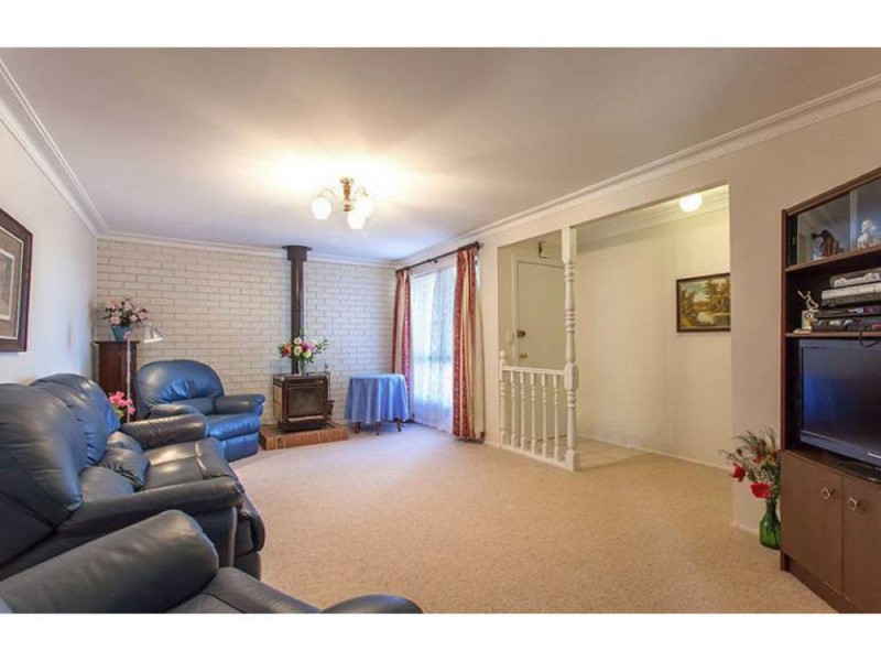 17 Mott Crescent, Rockville QLD 4350