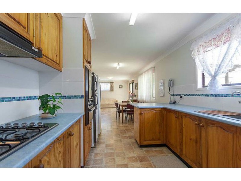 17 Mott Crescent, Rockville QLD 4350