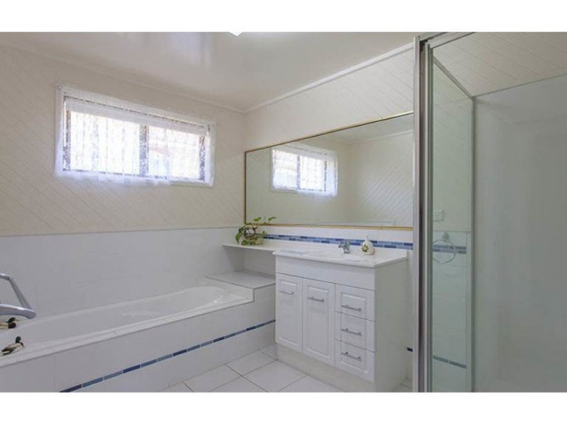 17 Mott Crescent, Rockville QLD 4350