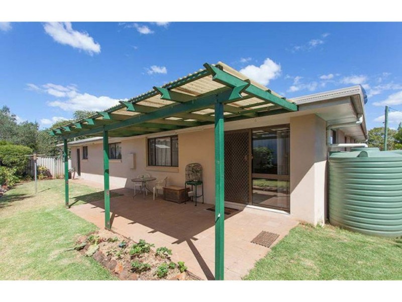 17 Mott Crescent, Rockville QLD 4350