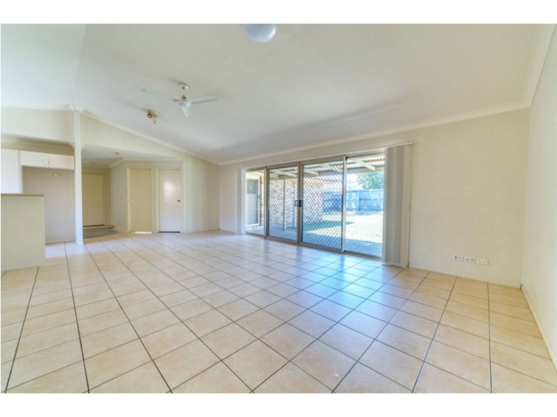 2 Selwyn Close, Forest Lake QLD 4078
