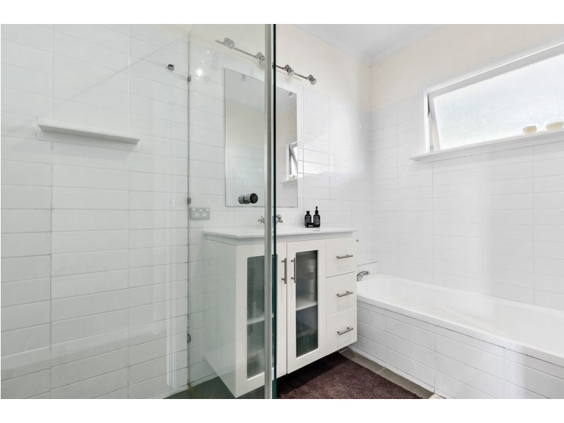 3 David Road, Holland Park QLD 4121