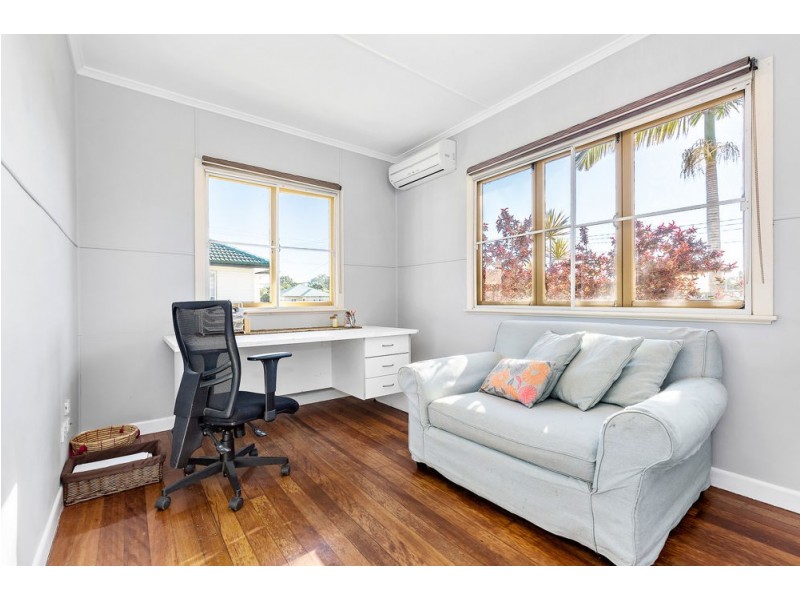 3 David Road, Holland Park QLD 4121