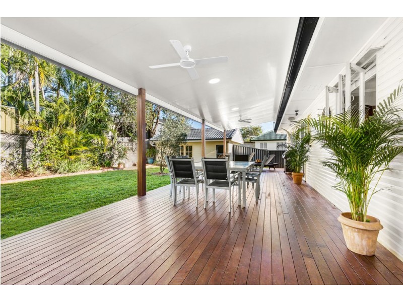 3 David Road, Holland Park QLD 4121