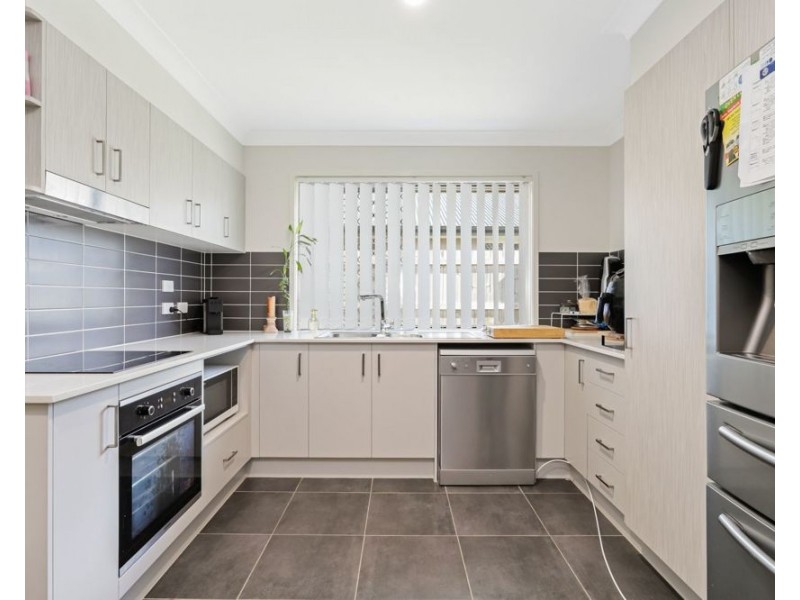 26 Muller St, Redland Bay QLD 4165