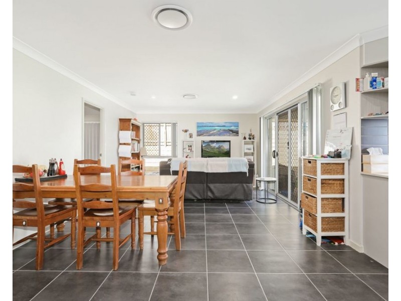 26 Muller St, Redland Bay QLD 4165