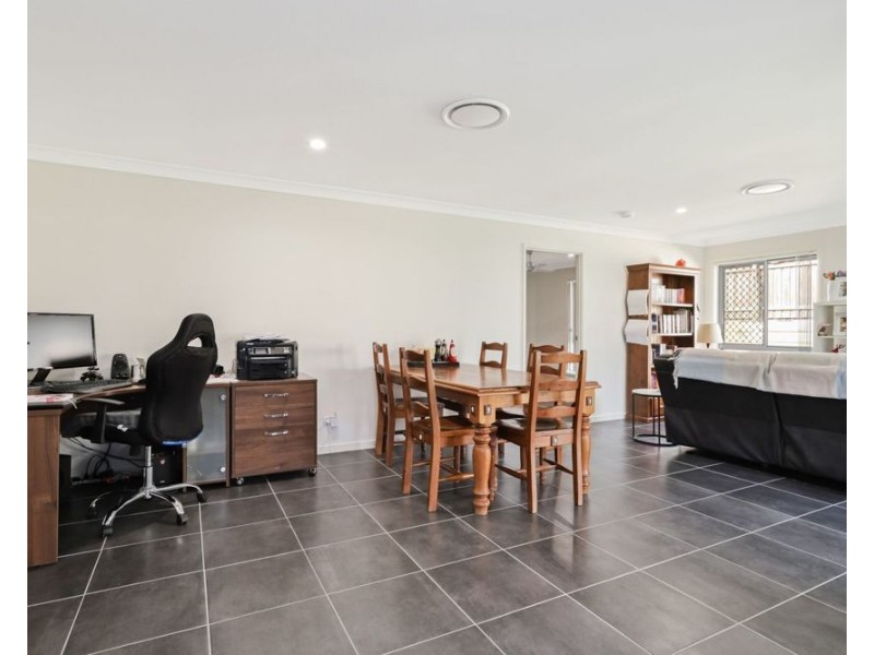 26 Muller St, Redland Bay QLD 4165