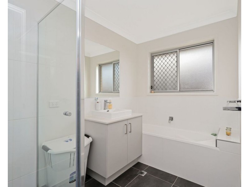 26 Muller St, Redland Bay QLD 4165