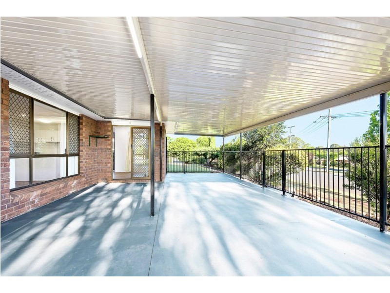 1 Sunbury Street, Harristown QLD 4350