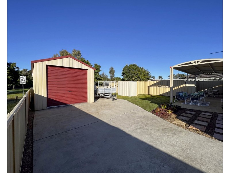 5 Intrepid Crt, Beachmere QLD 4510