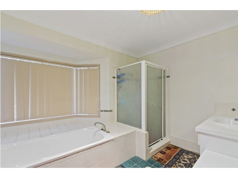 3 Banksia Court, Morton Vale QLD 4343